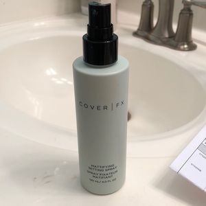 Cover fax mattifying setting spray